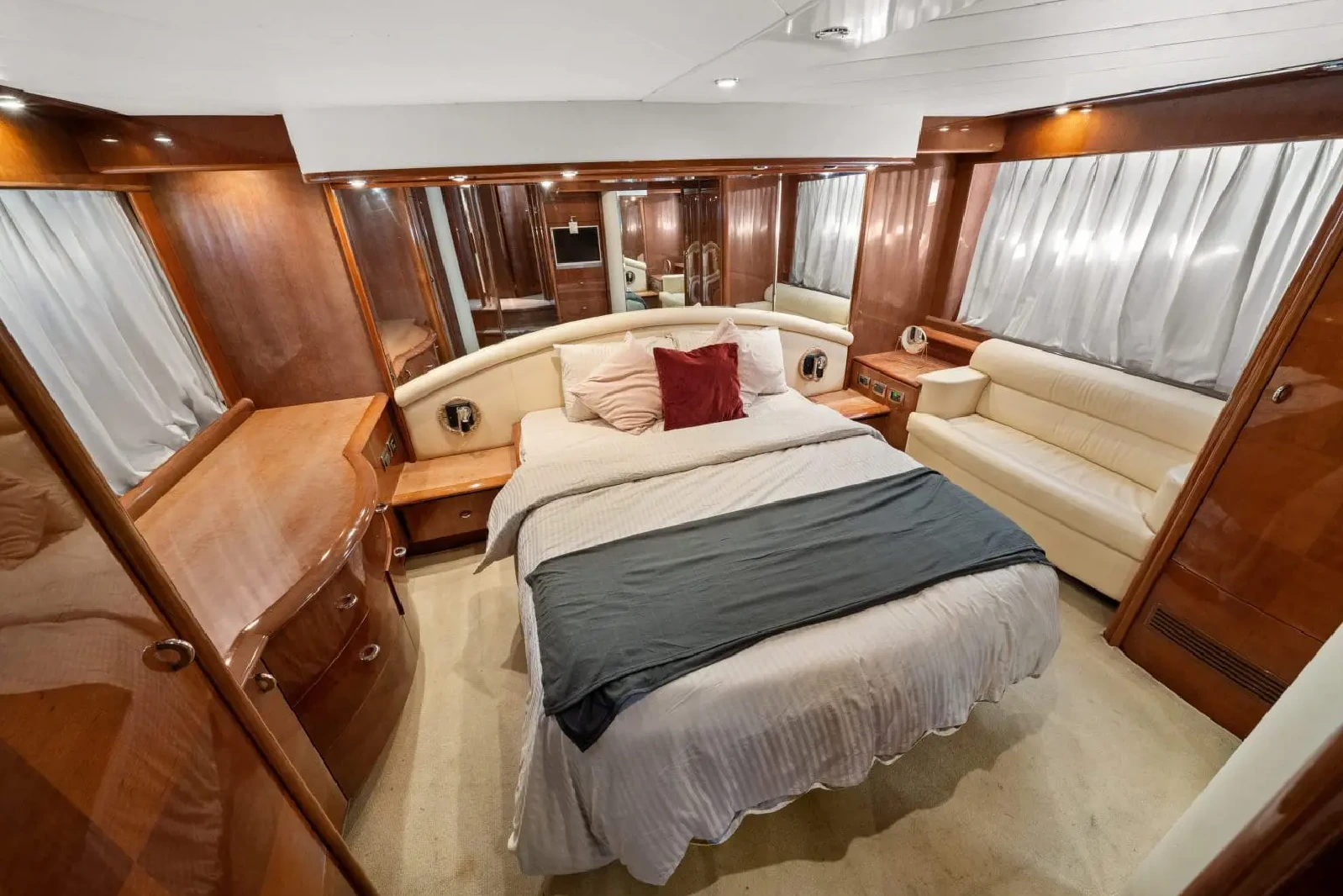 Luna 68Ft Charter Yacht