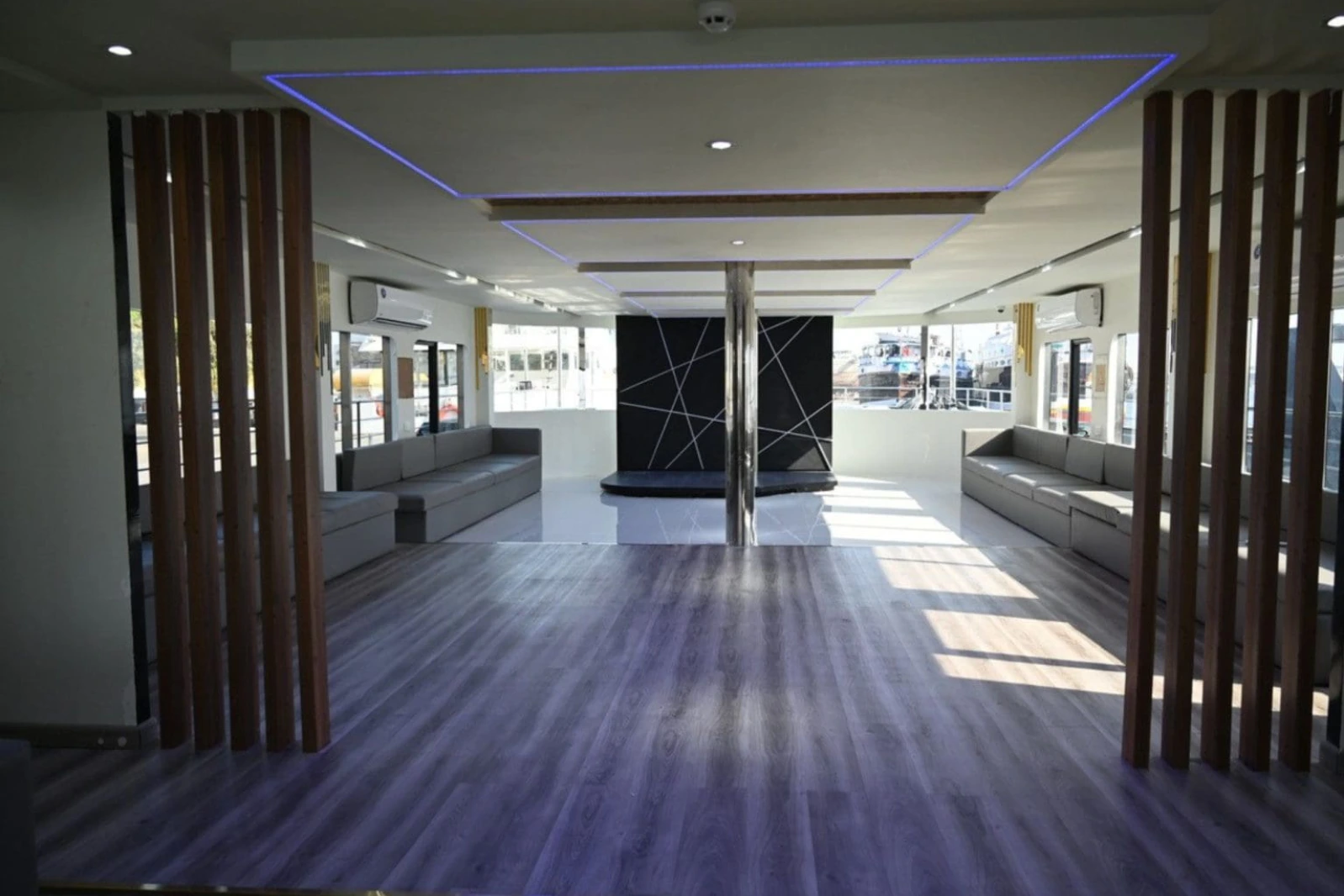 Royal Rave Charter Yacht 140 FT