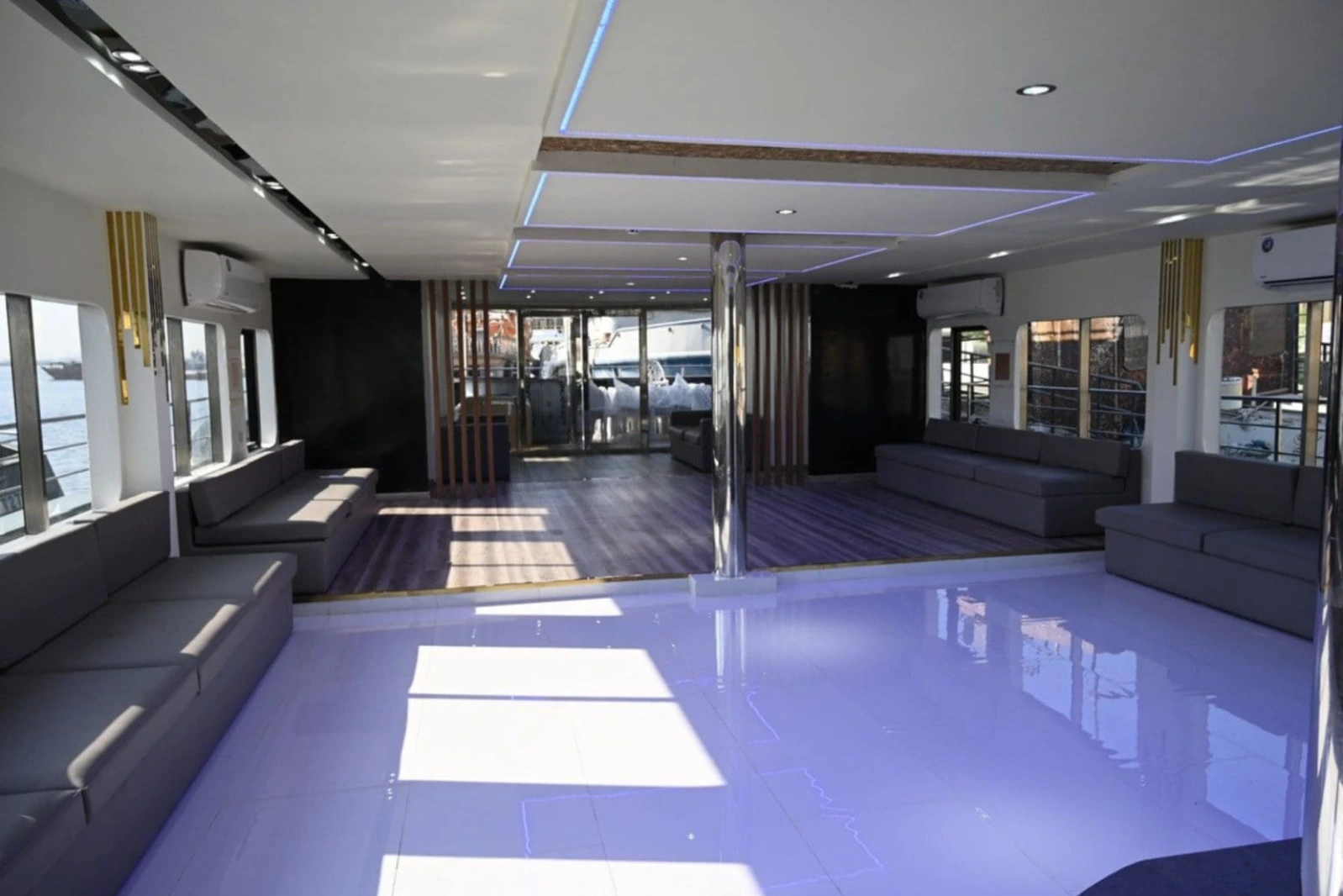 Royal Rave Charter Yacht 140 FT